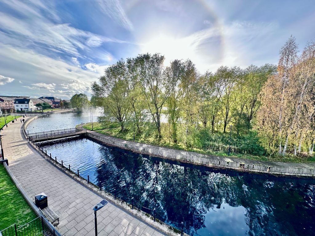 Property photo 3 of 19 Bathroom