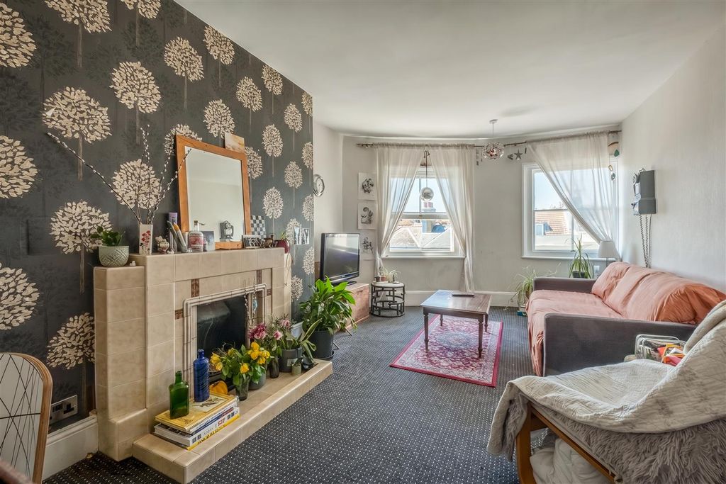Property photo 2 of 12 22 Lansdowne Place-1.Jpg