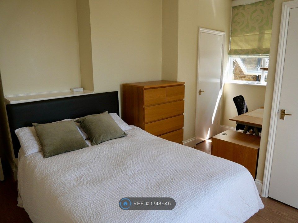 Property photo 3 of 8 Master Bedroom