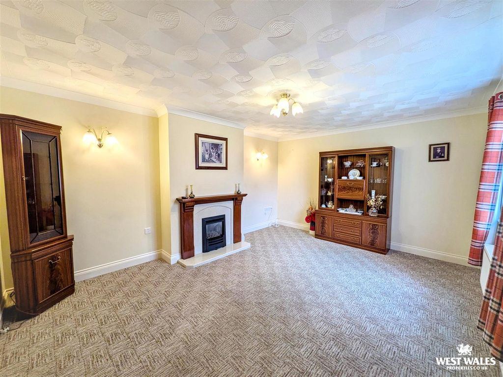 Property photo 3 of 20 14420.Jpg