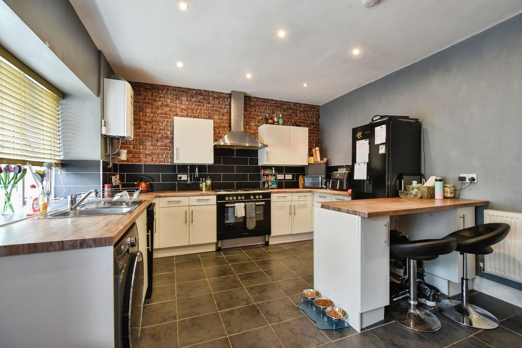 Property photo 2 of 19 Pbox-Img.Jpg