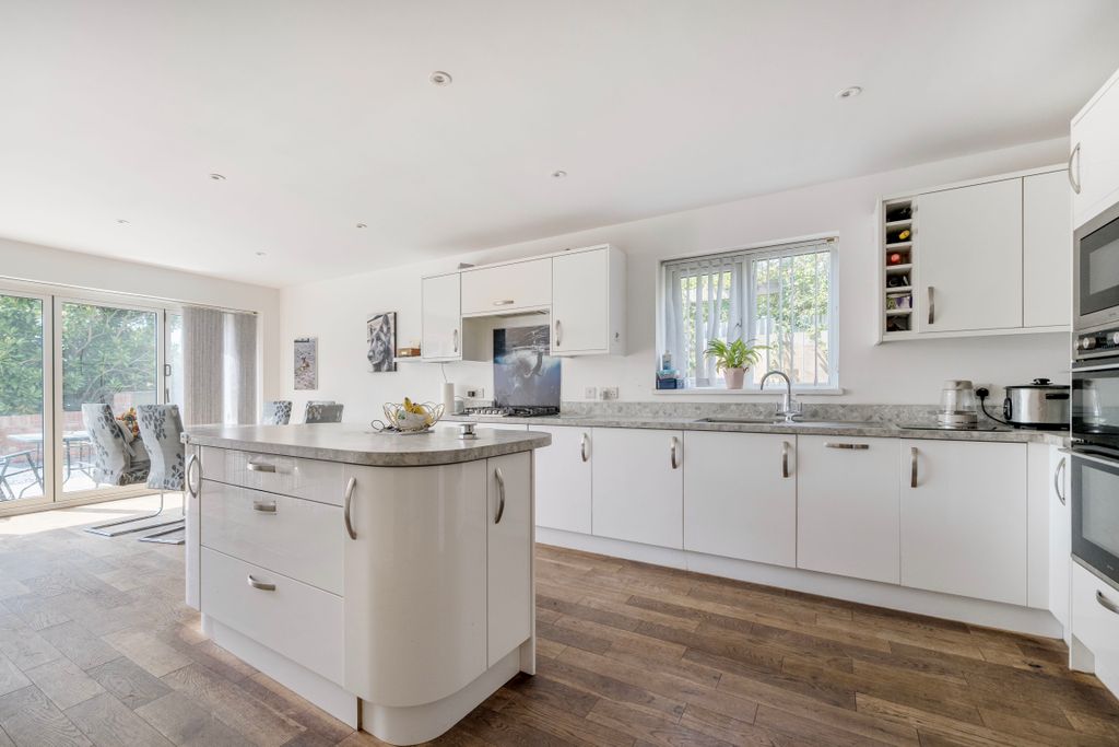 Property photo 3 of 21