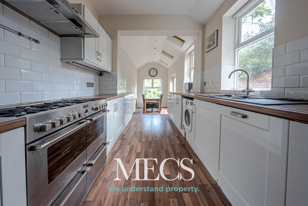 Property photo 2 of 22 5203043