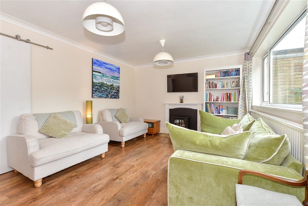 Property photo 3 of 10 Lounge