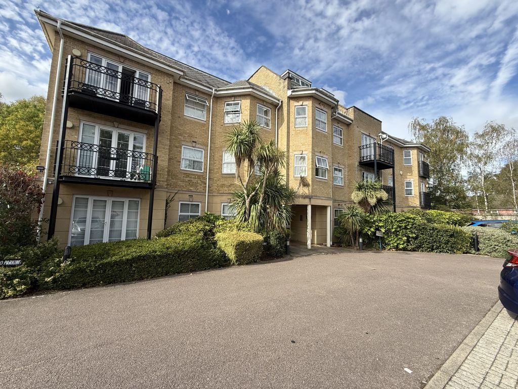 Property photo 1 of 10 2 Bedroom Flat For Rent In Northwood