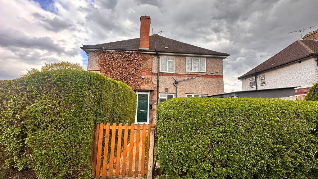 Property photo 1 of 9 Looks Detached