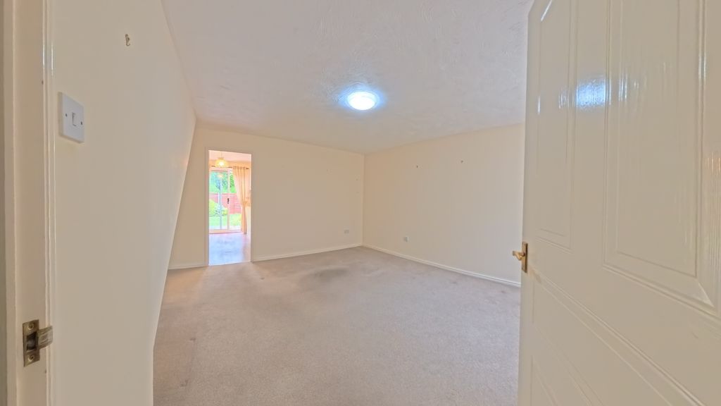 Property photo 2 of 12 Lounge (View 1)