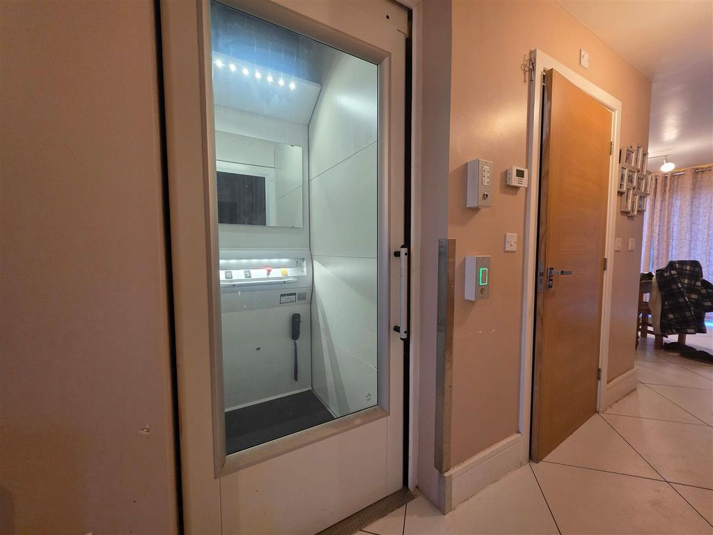 Property photo 3 of 29 Hxudpcty.Jpeg