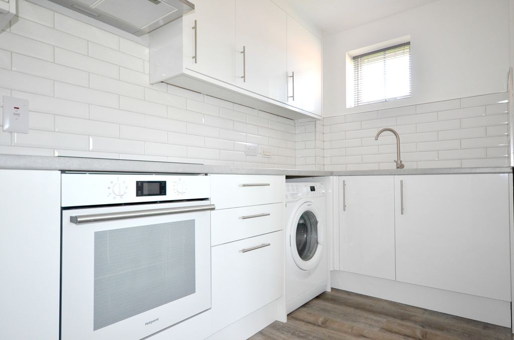 Property photo 2 of 6 Kitchen