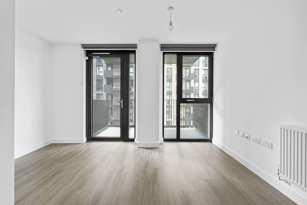 Property photo 1 of 19 (Main)