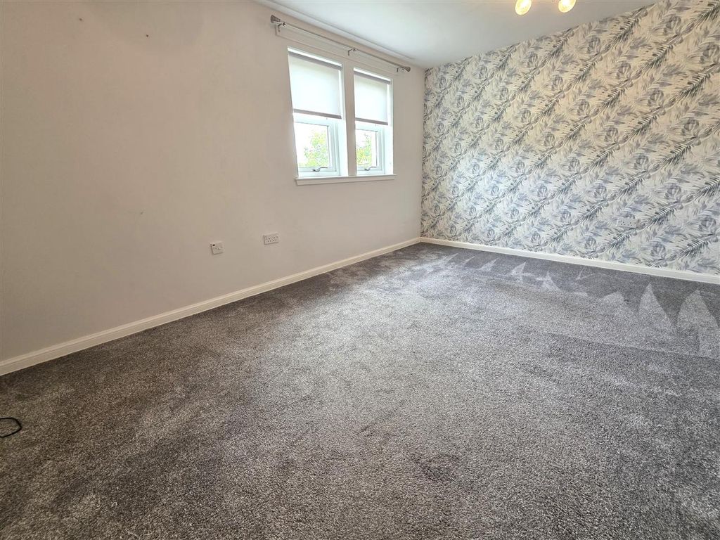 Property photo 3 of 12 Lounge