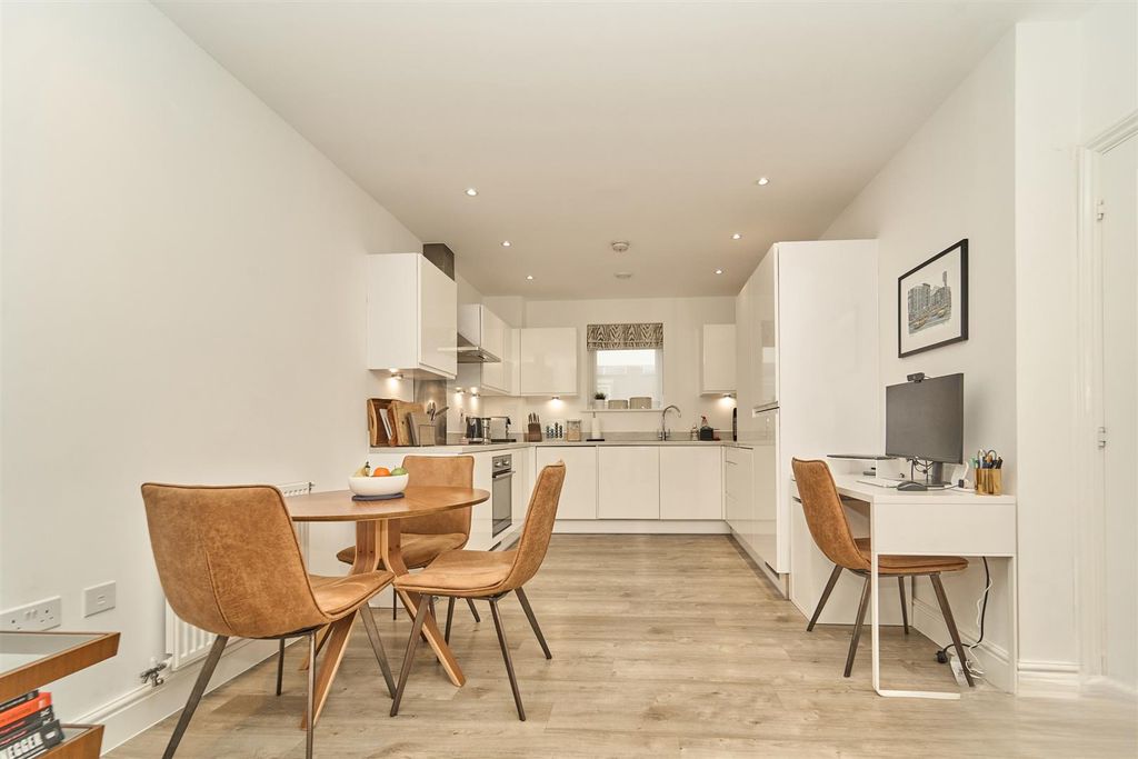 Property photo 2 of 9 Fairlands-0020.Jpg