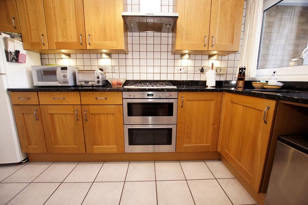 Property photo 3 of 18 Kitchen