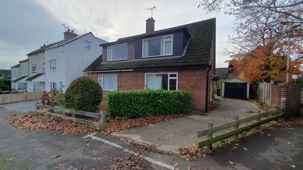 Property photo 2 of 34