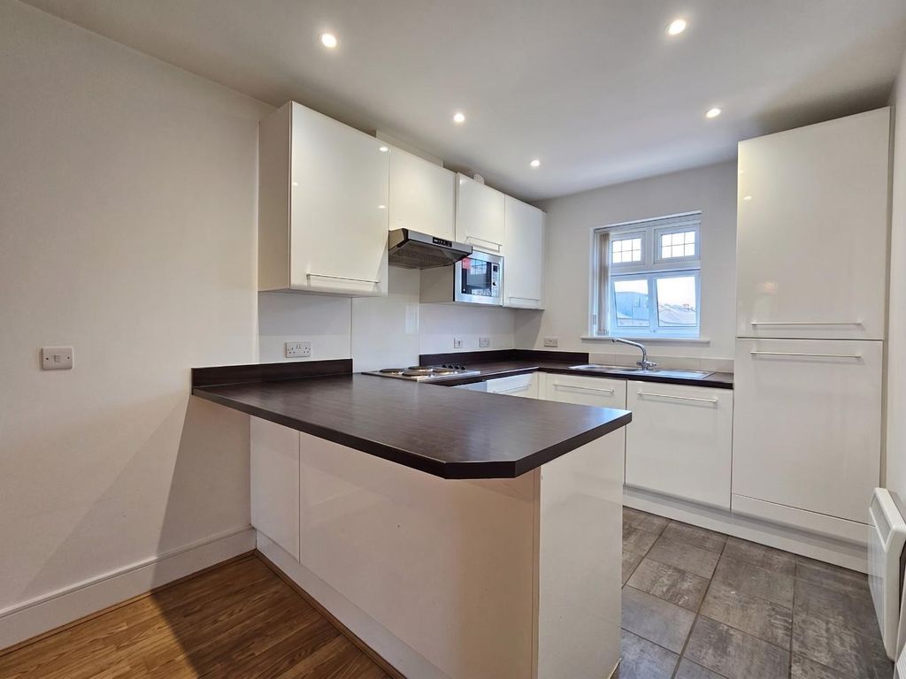 Property photo 3 of 14 Kitchen Area