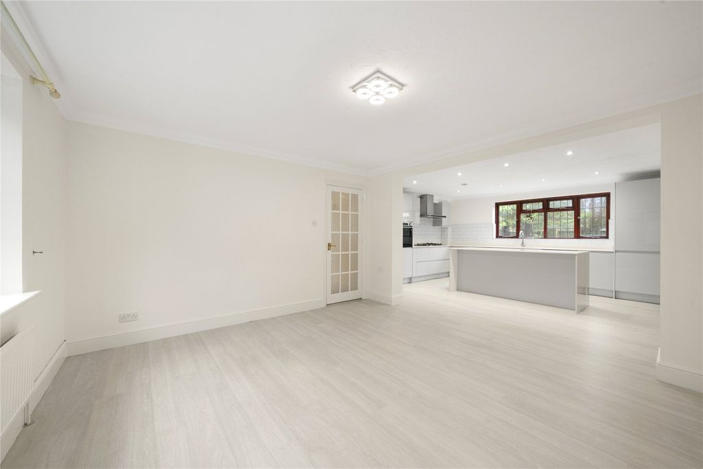 Property photo 2 of 19 Picture No. 08