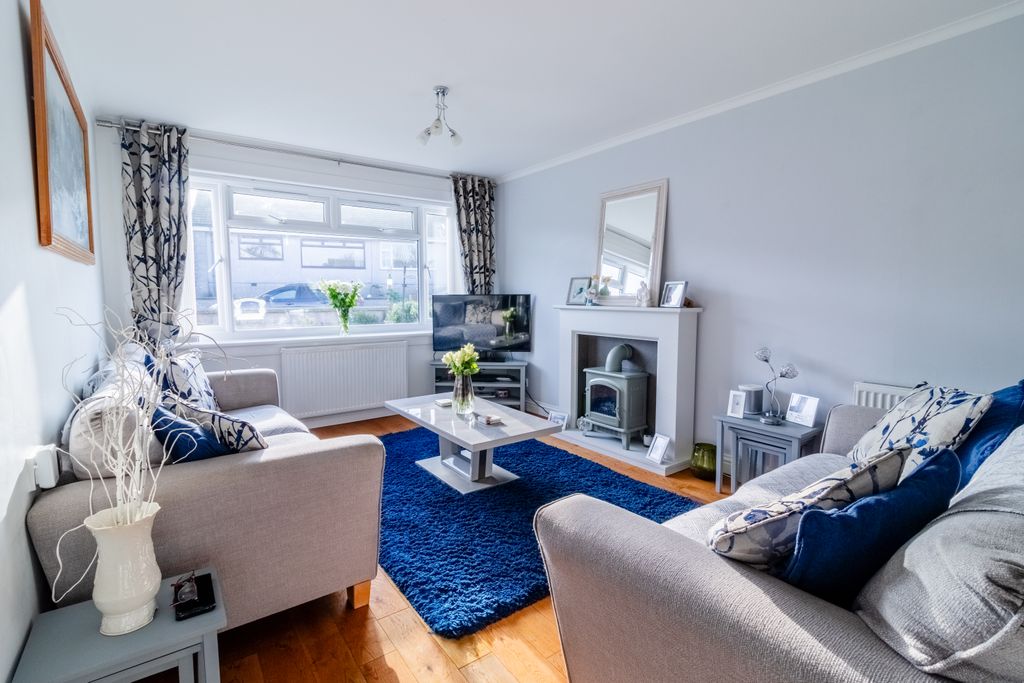 Property photo 2 of 27 Lounge