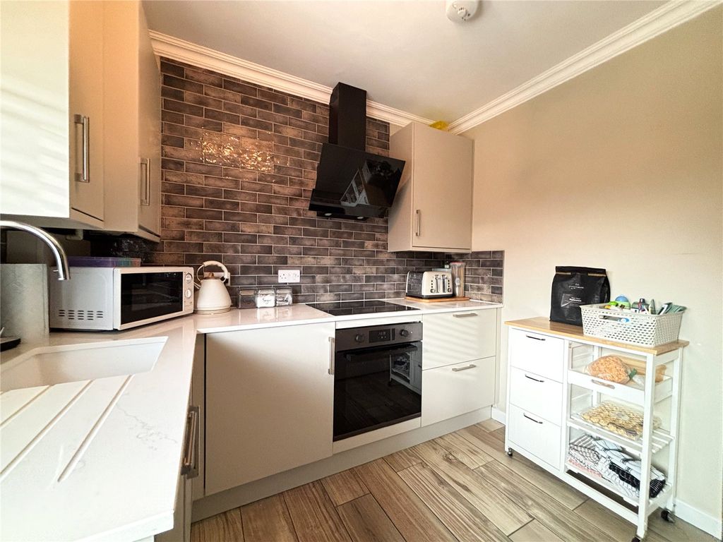 Property photo 3 of 29 Picture No. 12