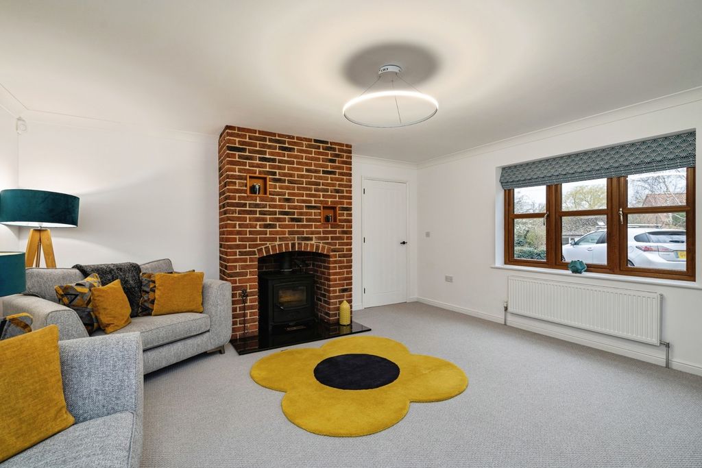 Property photo 3 of 25 Pbox-Img.Jpg