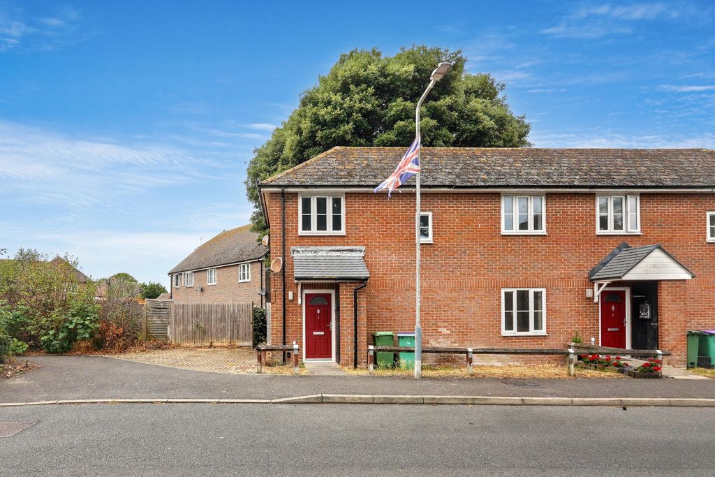 Property photo 1 of 17 1 Paddock Close, Lydd, Romney Marsh, Kent, Tn29 9BT