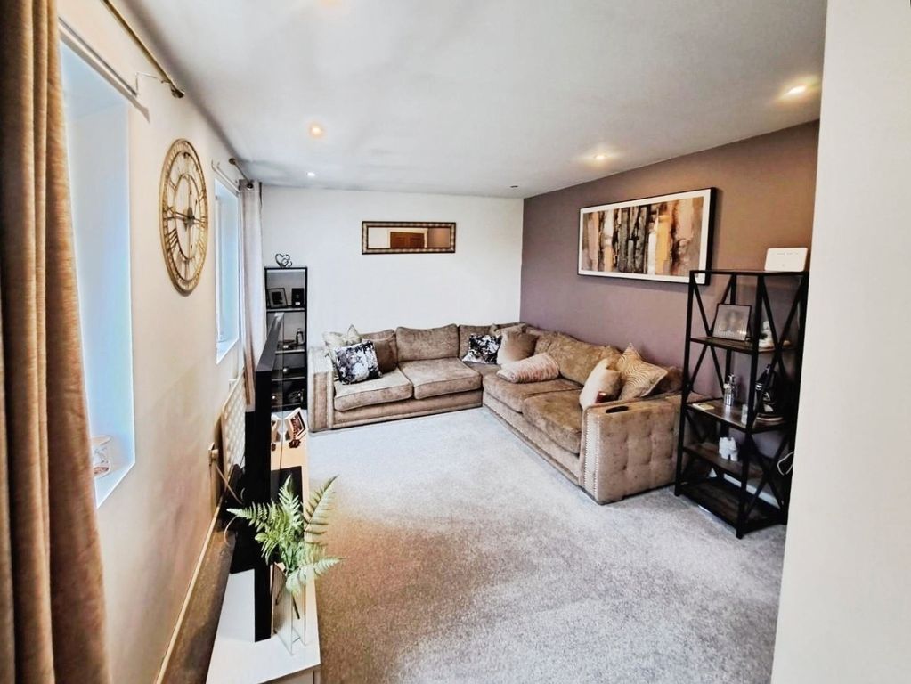 Property photo 2 of 15 Pbox-Img.Jpg