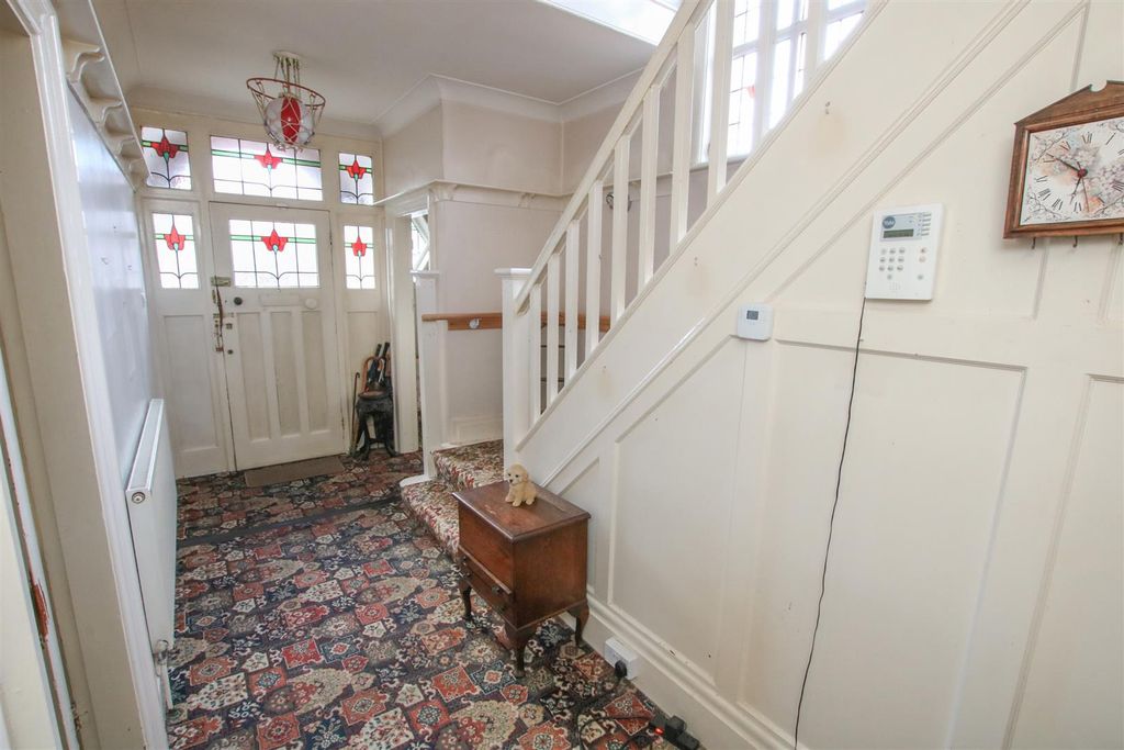 Property photo 2 of 16 Entrance Hall