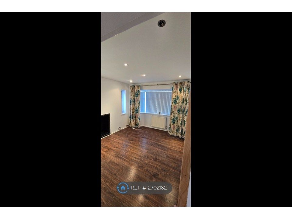 Property photo 3 of 14 Front Room