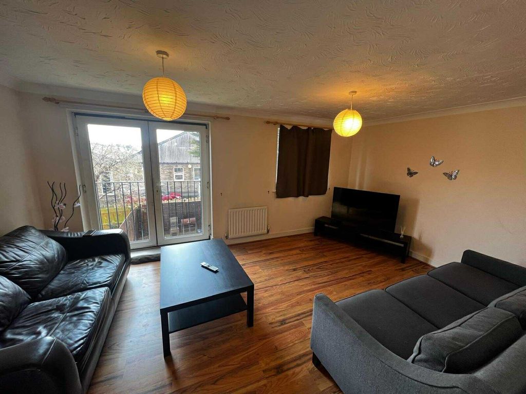 Property photo 1 of 20 4 Bed Town House To Rent Poppy Close, Luton Lu3 1Ex