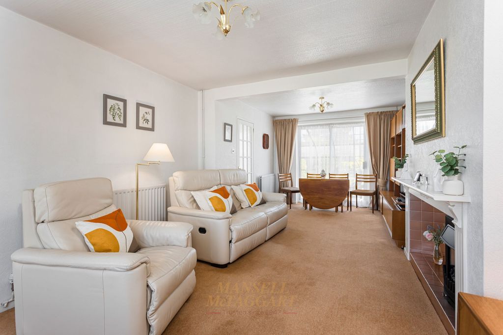 Property photo 2 of 21