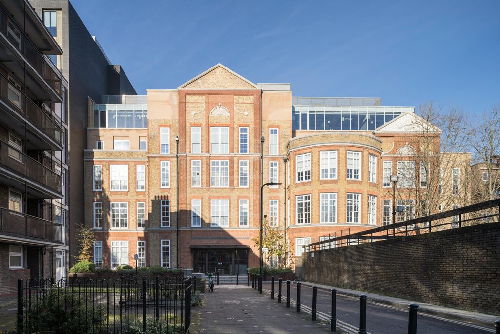 Property photo 2 of 20 External