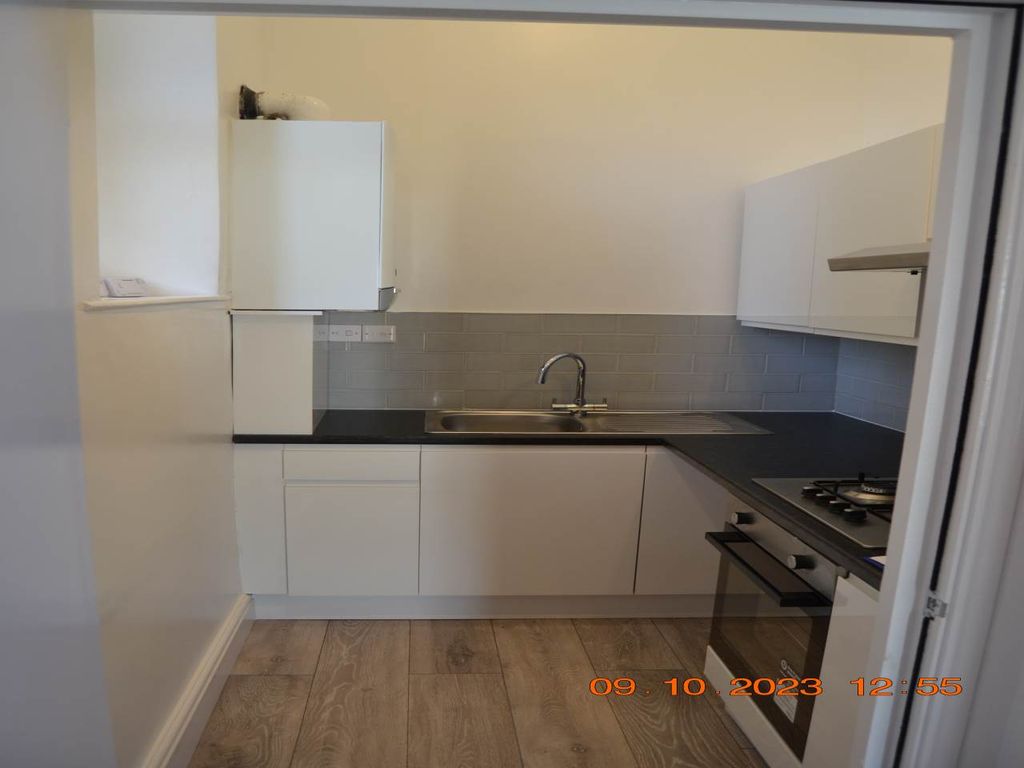 Property photo 1 of 1 Spacious Two-Bedroom Flat Â€“ Close To Town &amp; University