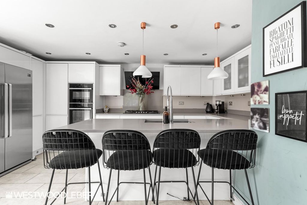 Property photo 3 of 26 Burnside_3.Jpg
