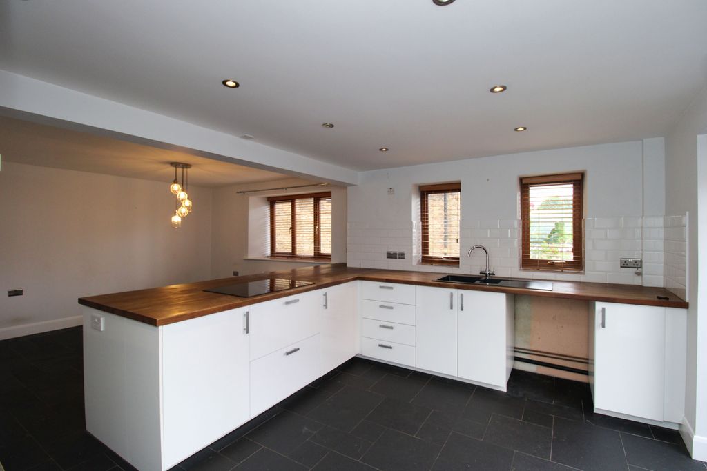 Property photo 2 of 15 Img_1436