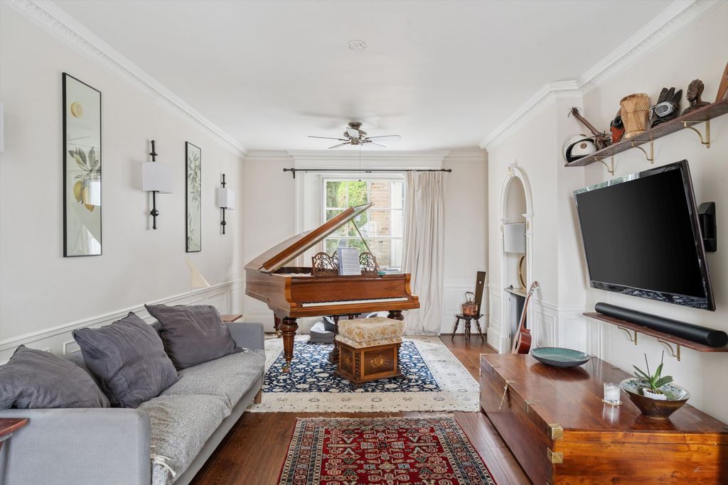 Property photo 2 of 19 Image