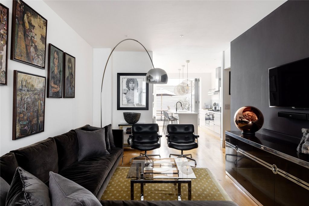 Property photo 2 of 19 Picture No. 14