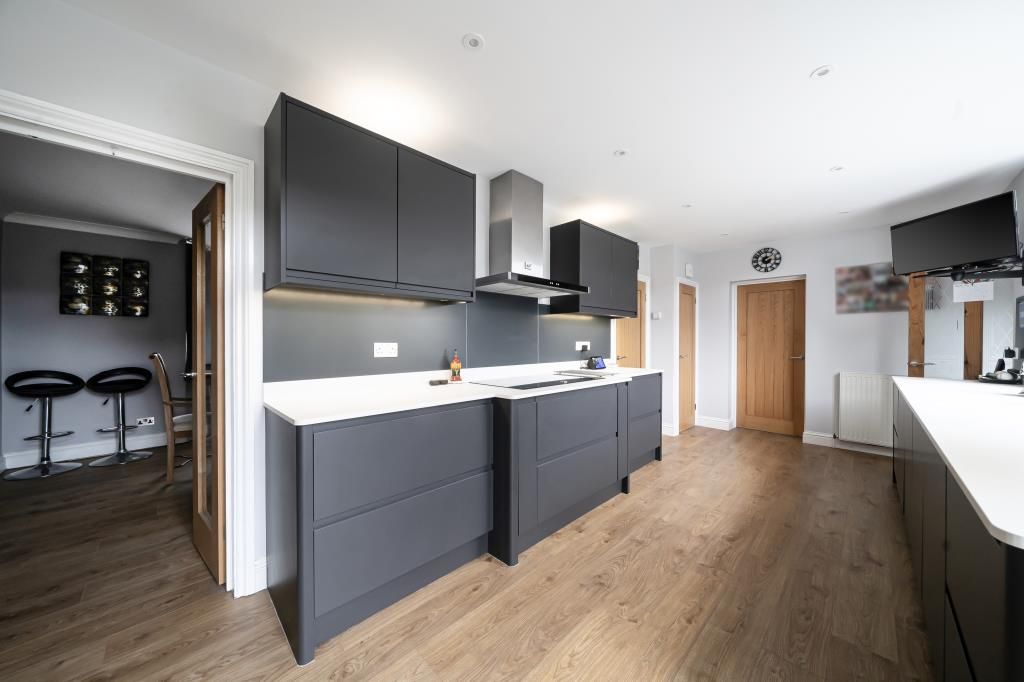 Property photo 3 of 21 Kitchen