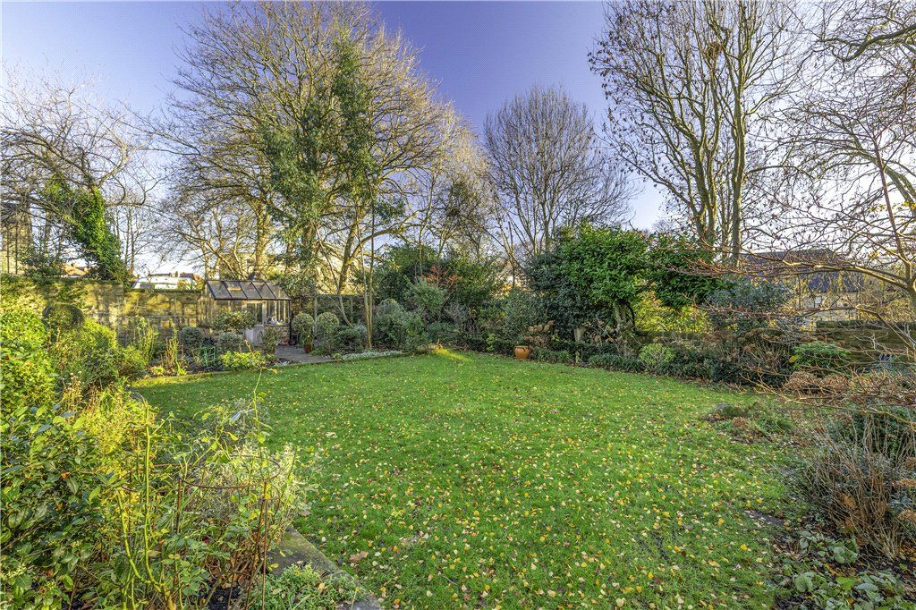 Property photo 2 of 34 Gardens