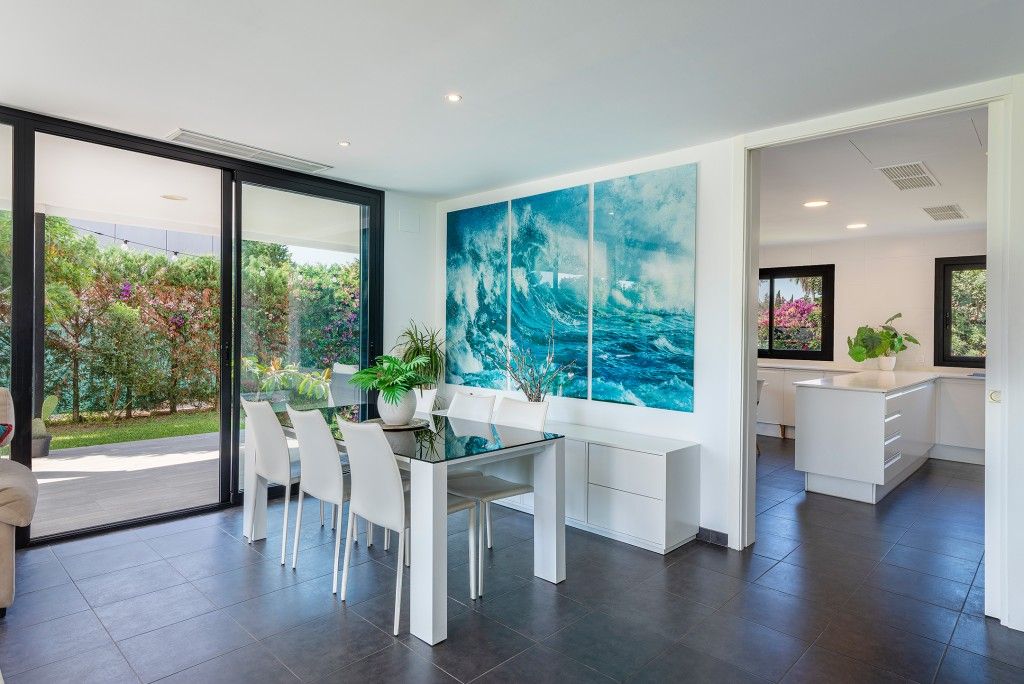Property photo 2 of 20 Dining