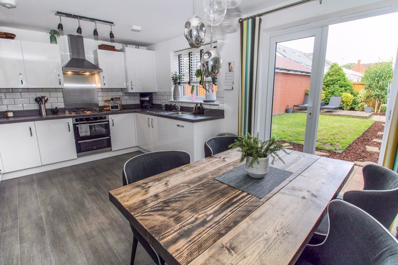 Property photo 3 of 10 Kitchen/Dining Room