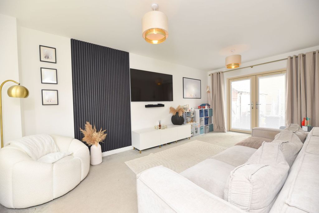 Property photo 2 of 25