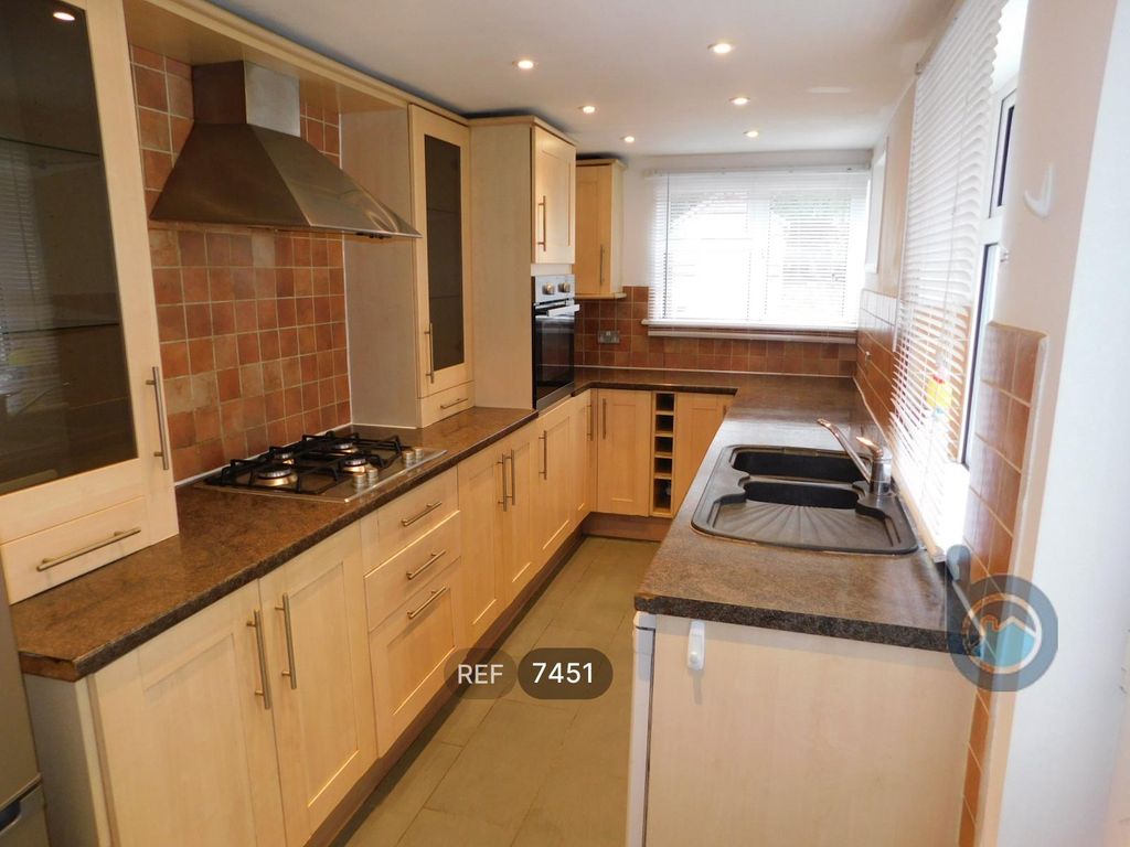 Property photo 2 of 16 Kitchen