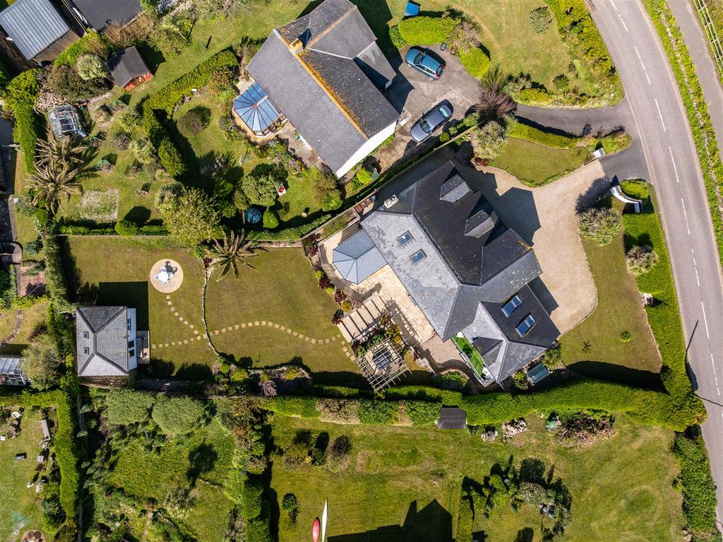 Property photo 3 of 38