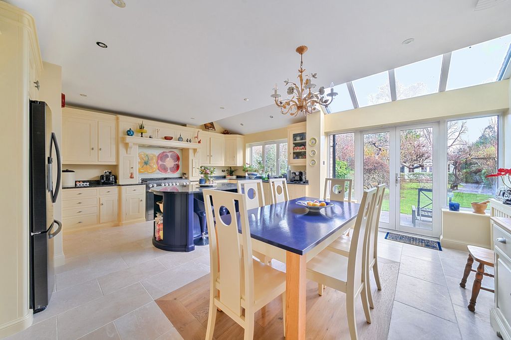 Property photo 2 of 20 1394641-9-694Bcec...