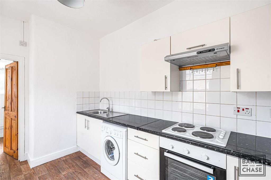 Property photo 3 of 12 Kitchen
