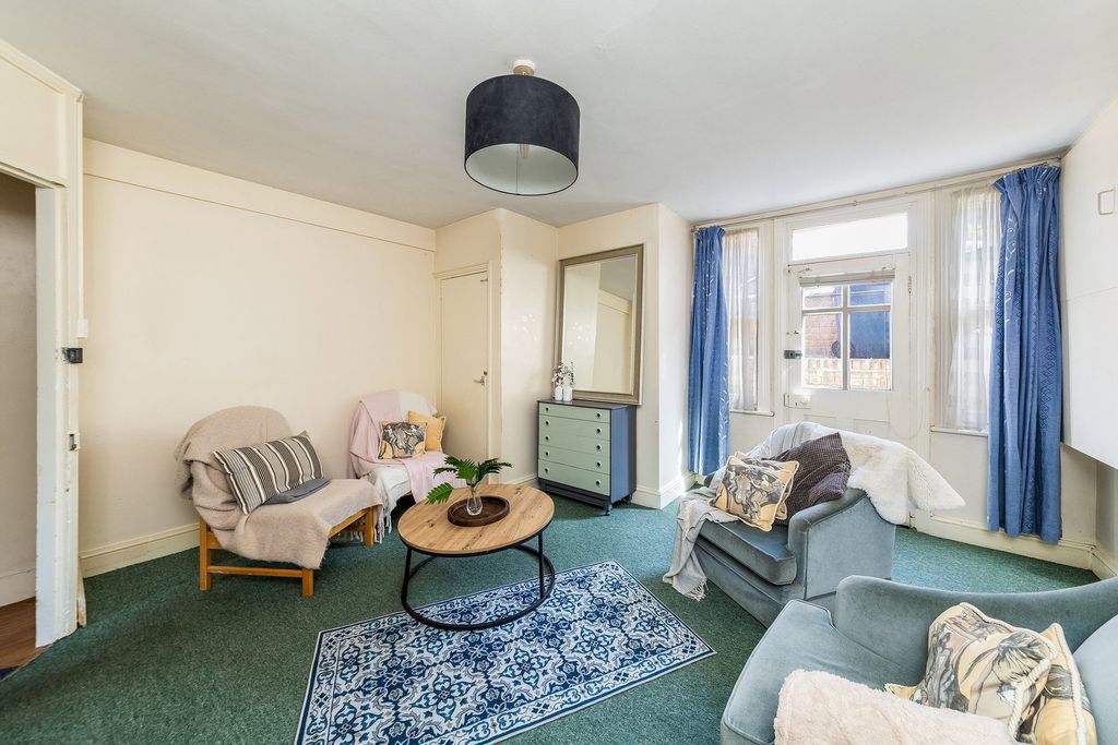 Property photo 2 of 19