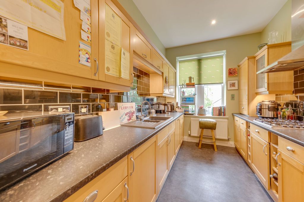 Property photo 3 of 44