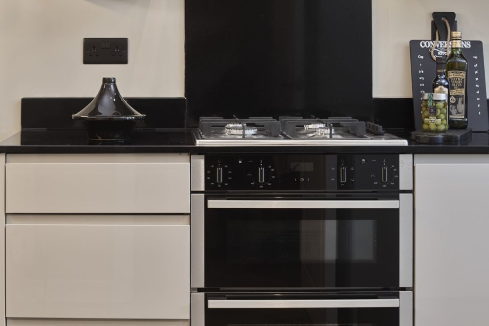 Property photo 2 of 9 3 Crest Nicholson At Branston Locks The Ashford Internals Kitchen