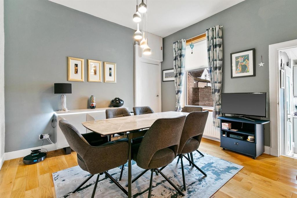 Property photo 3 of 27