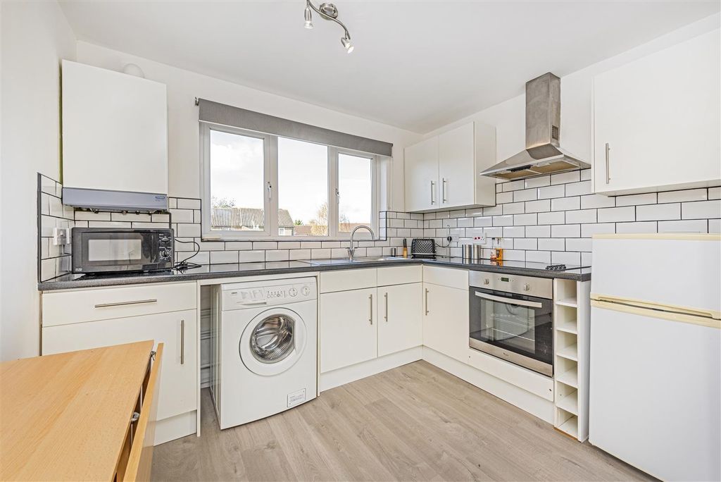 Property photo 2 of 8 5.Jpg