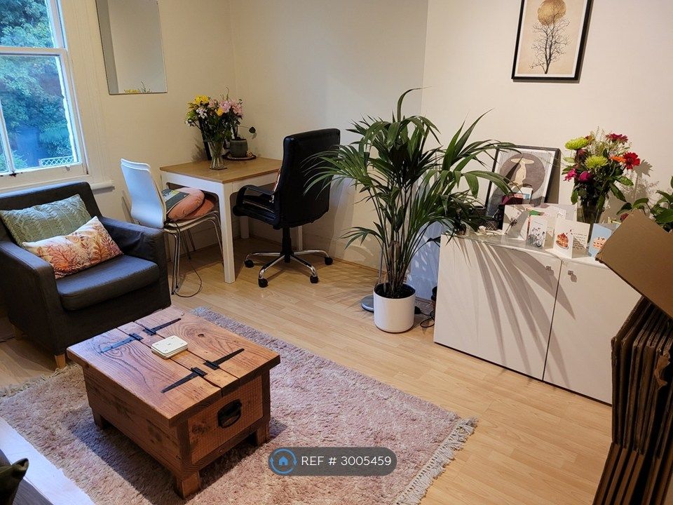 Property photo 1 of 6 Lounge